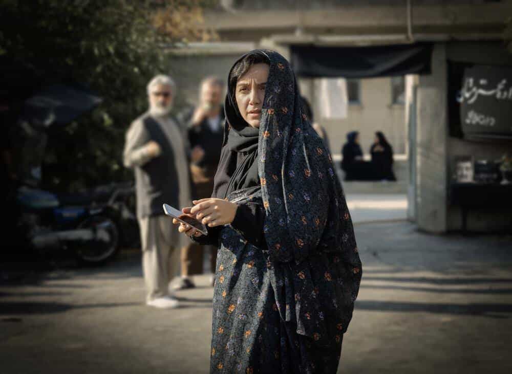 نقد و بررسی فیلم شادروان محصول سال 2022 | چی‌بینو
