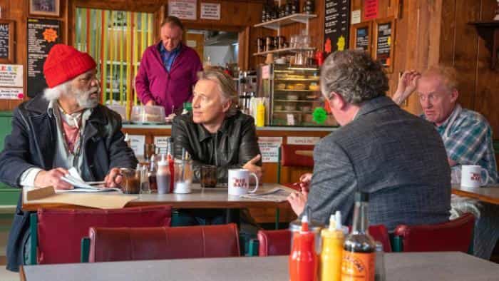 نقد و بررسی سریال شوی کامل محصول سال 2023 | چی‌بینو