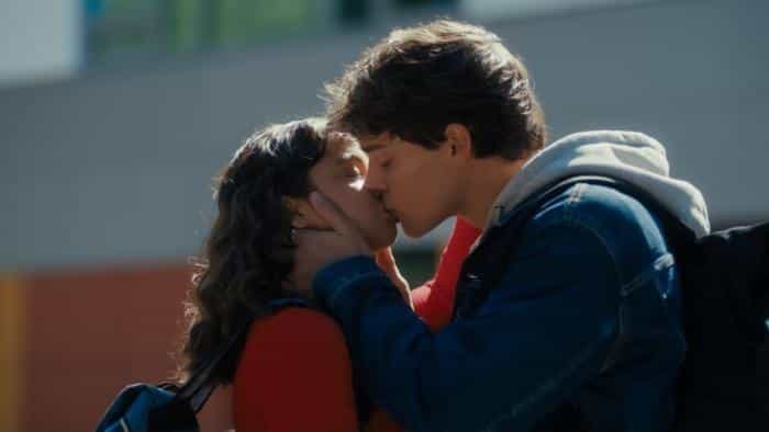 تماشای فیلم خط پایان: من و کوارتر بک (2024) | چی‌بینو