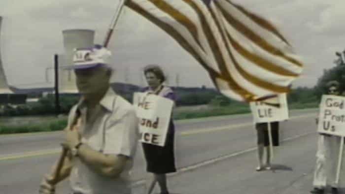 نقد و بررسی سریال ذوب شدن: جزیره سه مایل (2022) | چی‌بینو