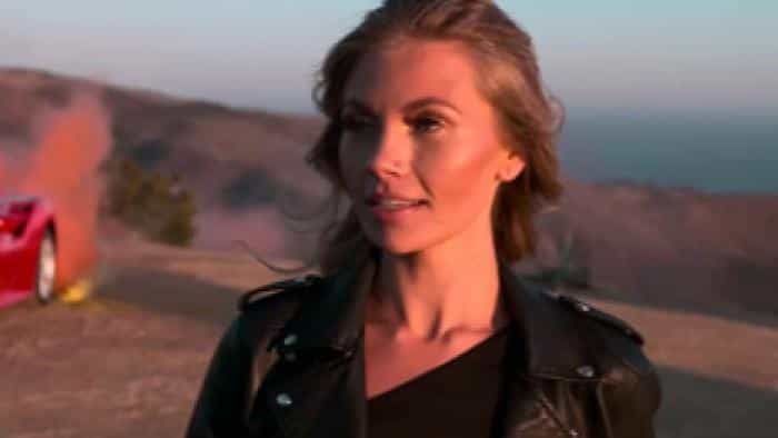 نقد و بررسی سریال عشق کیهانی محصول سال 2022 | چی‌بینو