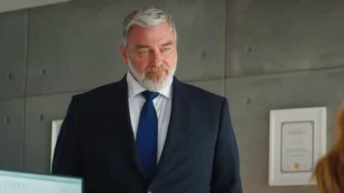 تماشای فیلم قناری سیاه محصول سال 2024 | چی‌بینو