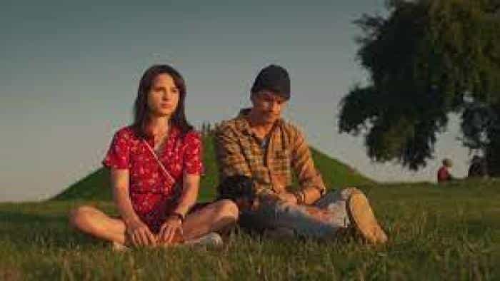 تماشای فیلم رژه قلب‌ها محصول سال 2022 | چی‌بینو