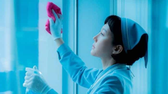 نقد و بررسی سریال تمیز کردن محصول سال 2022 | چی‌بینو