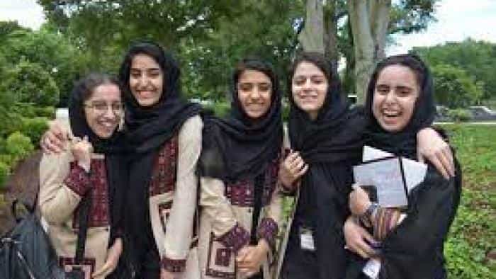 نقد و بررسی فیلم رویاهای افغان محصول سال 2022 | چی‌بینو