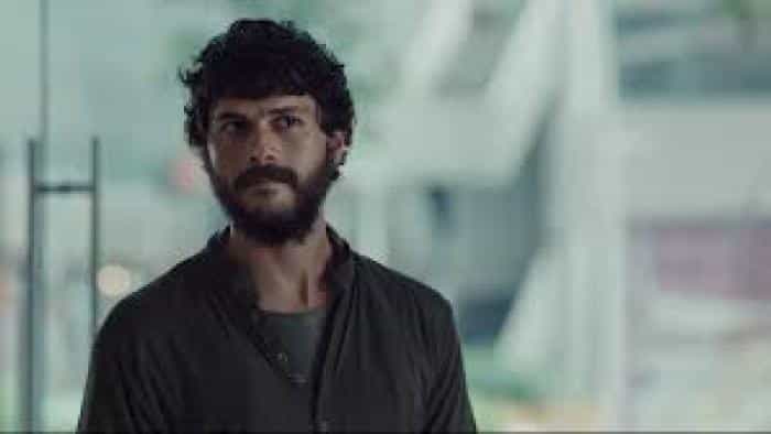 نقد و بررسی فیلم خاکستر محصول سال 2024 | چی‌بینو
