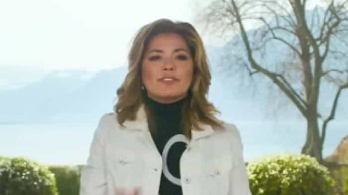 نقد و بررسی فیلم دختری که فراتر از تصورات است (2022)