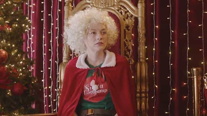 نقد و بررسی فیلم کمپ آموزشی کریسمس محصول سال 2022 | چی‌بینو