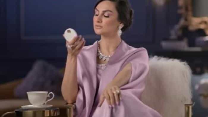 نقد و بررسی سریال دبی، شهر درخشان محصول سال 2022 | چی‌بینو