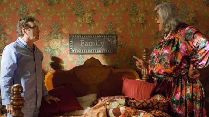 نقد و بررسی فیلم ماديا و محافظت از شاهد (2012) | چی‌بینو