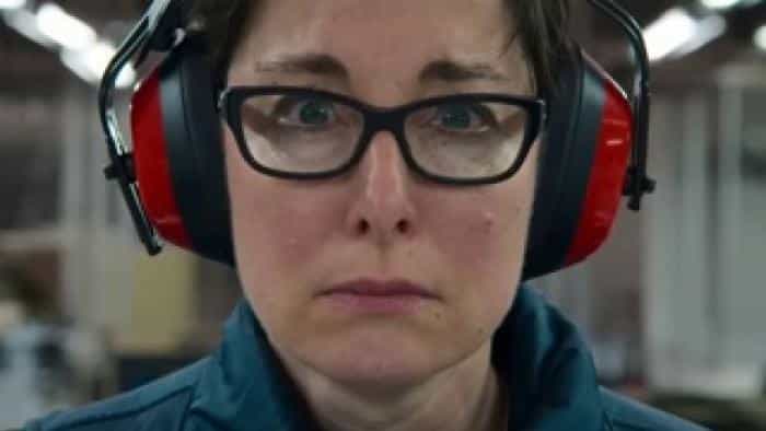 نقد و بررسی سریال سوئی پرکینز: کاملاً قانونی (2022)