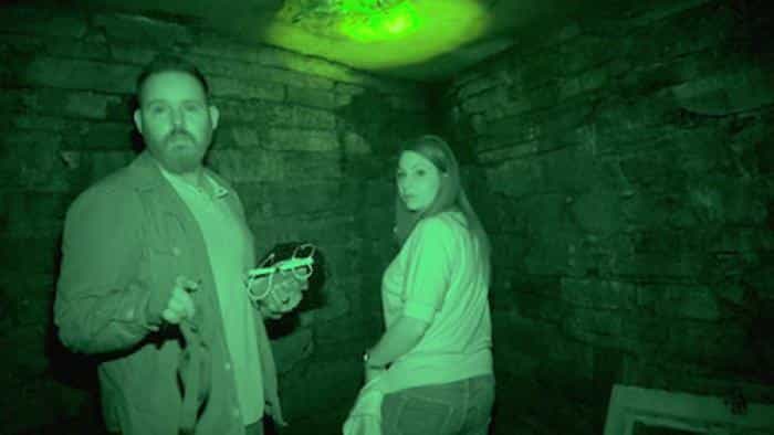 نقد و بررسی سریال ۲۸ روز تسخیرشده محصول سال 2022 | چی‌بینو