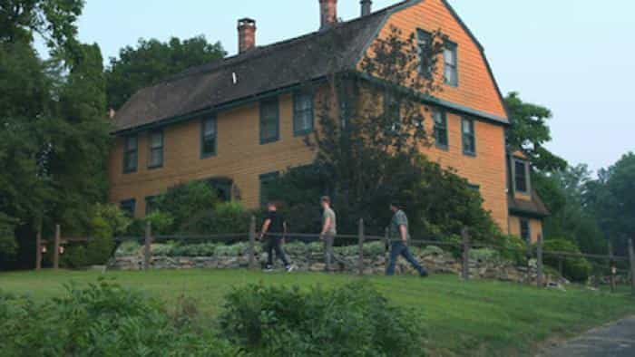 نقد و بررسی سریال ۲۸ روز تسخیرشده محصول سال 2022 | چی‌بینو