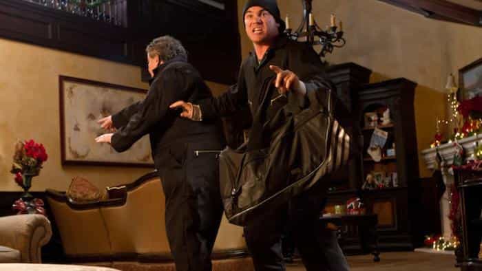 نقد و بررسی فیلم سگی که تعطیلات را نجات داد (2012) | چی‌بینو