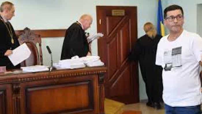 نقد و بررسی فیلم کلاهبردار ناشناس محصول سال 2022 | چی‌بینو