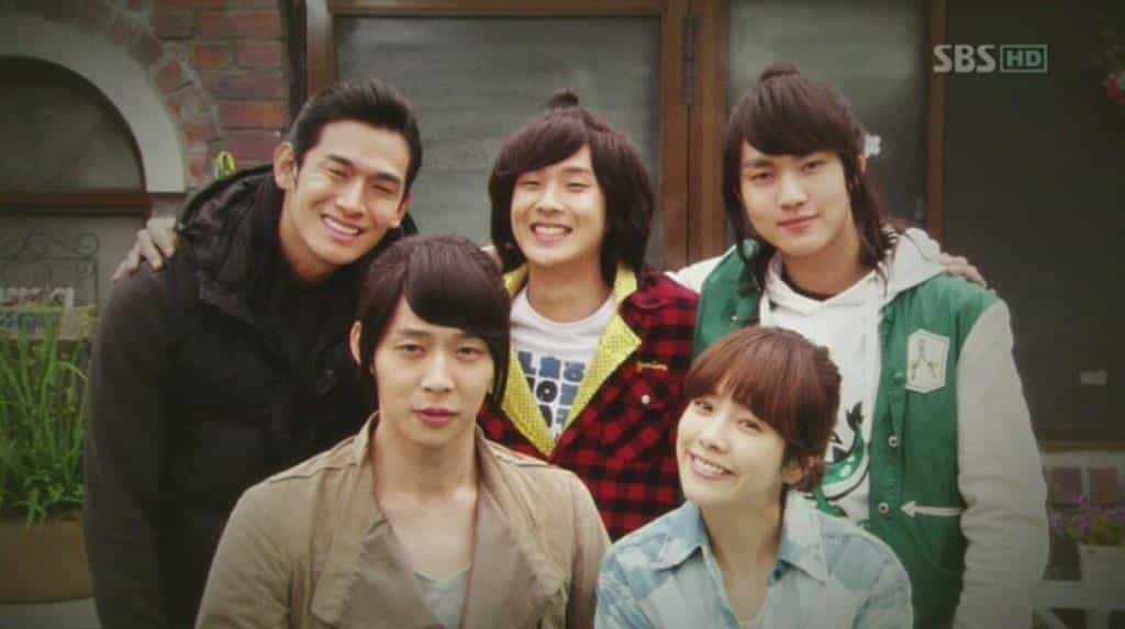 نقد و بررسی سریال شاهزاده زیر شیروانی (2012) | چی‌بینو