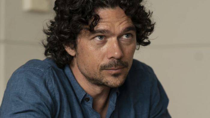 نقد و بررسی سریال زمین‌های خشک و بایر (2023) | چی‌بینو