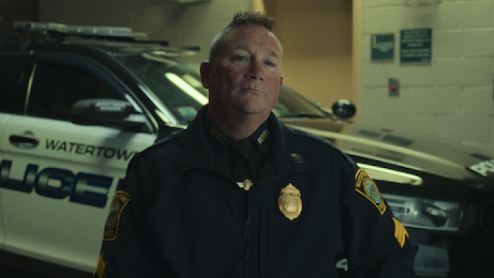 نقد و بررسی سریال تعقیب آمریکایی: بمب‌گذا...(2023) | چی‌بینو