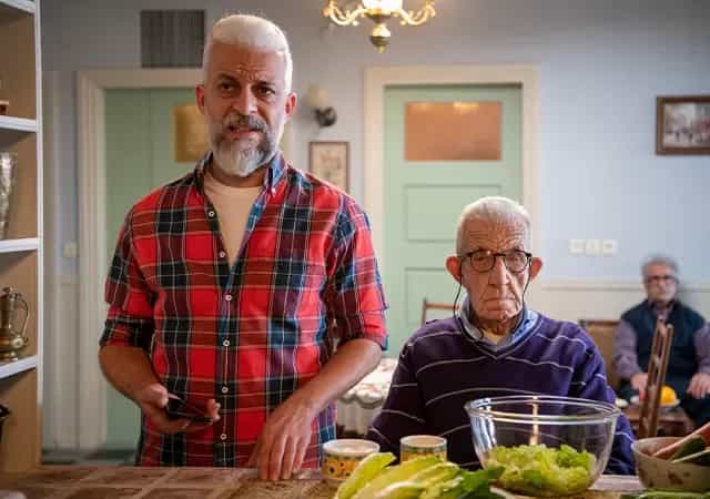 نقد و بررسی سریال مگه تموم عمر چند تا بهاره؟ (2023)