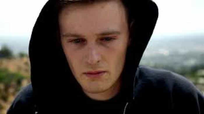 نقد و بررسی فیلم اعترافات پسر سرکش محصول سال 2015 | چی‌بینو