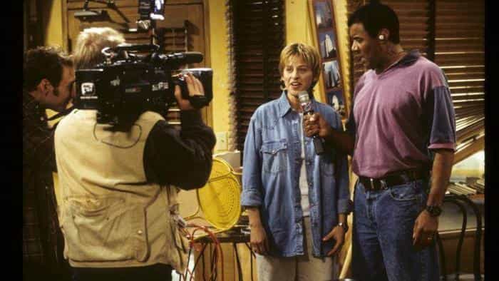 نقد و بررسی سریال به دهه ۹۰ برگردیم. (2023) | چی‌بینو