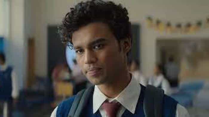 نقد و بررسی فیلم برنامه شب جمعه محصول سال 2023 | چی‌بینو