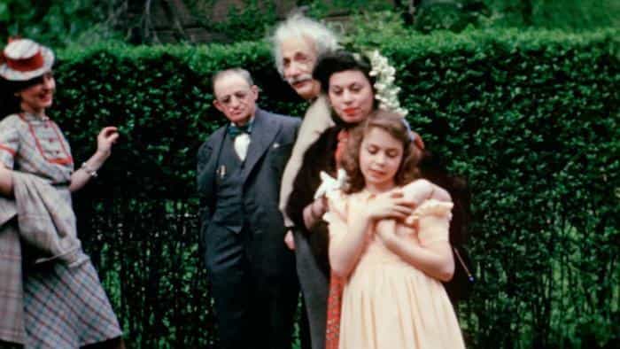 تماشای فیلم انیشتین و بمب محصول سال 2024 | چی‌بینو