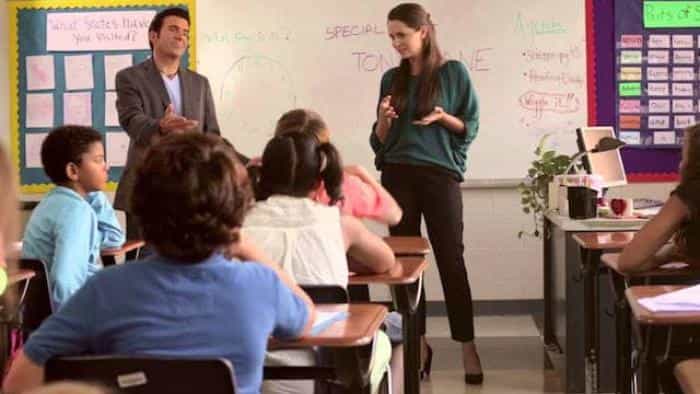 نقد و بررسی فیلم قهرمان معمولی نیست: فیلم سوپر دیفی (2013)