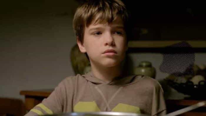 نقد و بررسی فیلم قهرمان معمولی نیست: فیلم سوپر دیفی (2013)