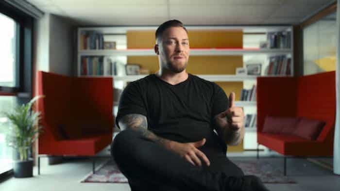 نقد و بررسی فیلم سایبربانکر: دنیای زیرزمینی مجرمان (2023)