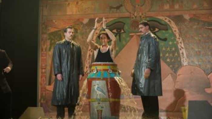 نقد و بررسی سریال هودینی محصول سال 2014 | چی‌بینو