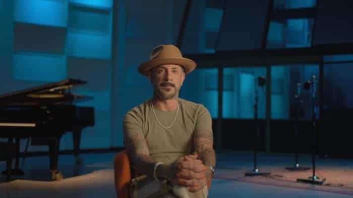 نقد و بررسی سریال کلاهبرداری گروه‌های پسرانه (2024)