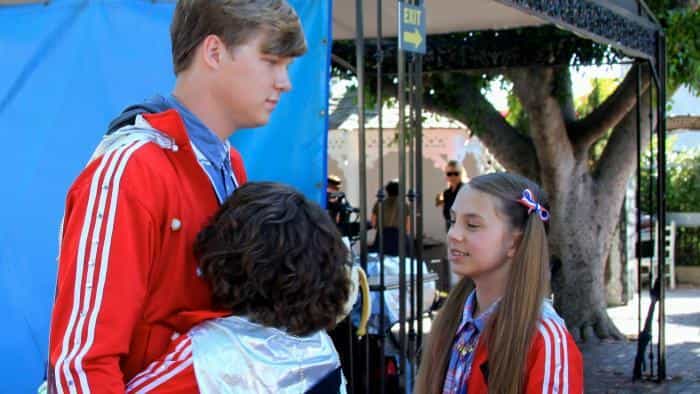 نقد و بررسی فیلم مسابقات جهانی سگ‌های داکسند (2016)