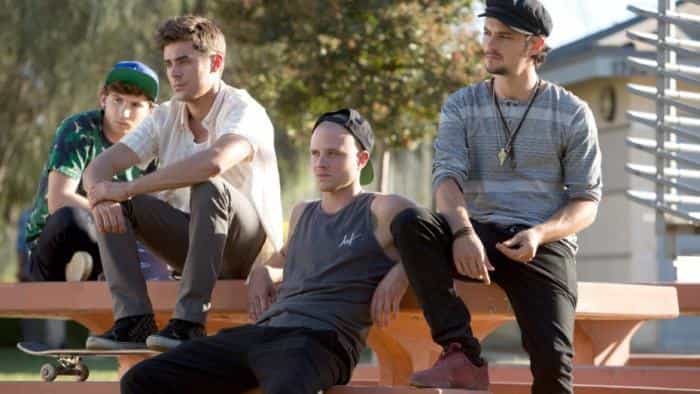 نقد و بررسی فیلم ما دوستان شما هستیم (2015) | چی‌بینو