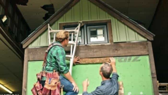 نقد و بررسی سریال ملتی از خانه‌های کوچک (2014) | چی‌بینو