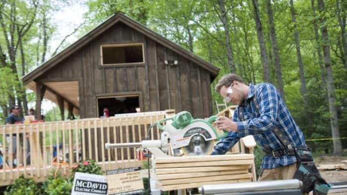 نقد و بررسی سریال ملتی از خانه‌های کوچک (2014) | چی‌بینو