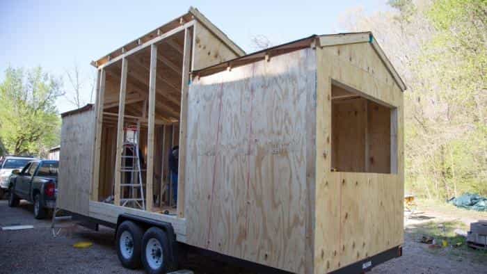 نقد و بررسی سریال ملتی از خانه‌های کوچک (2014) | چی‌بینو