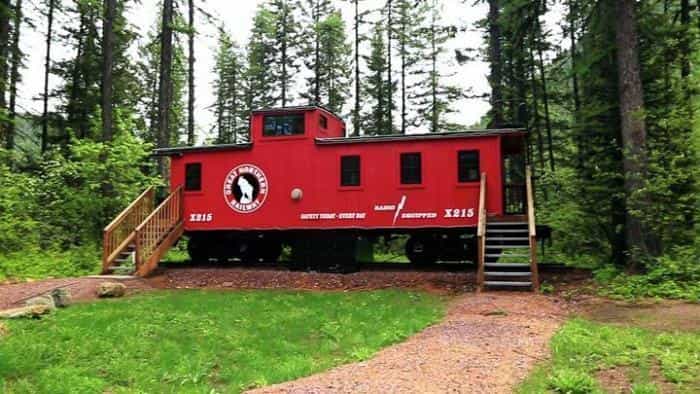 نقد و بررسی سریال ملتی از خانه‌های کوچک (2014) | چی‌بینو