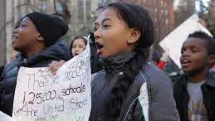 نقد و بررسی سریال نجات فردای من محصول سال 2014 | چی‌بینو