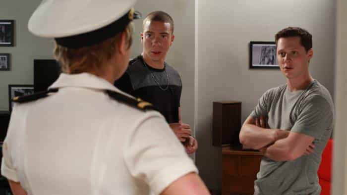 نقد و بررسی سریال کوین همکار من محصول سال 2015 | چی‌بینو