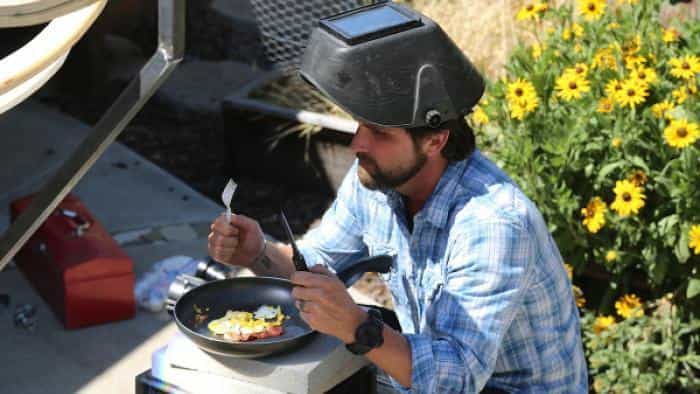 نقد و بررسی سریال چه اتفاقی می‌تواند رخ دهد؟ (2015)