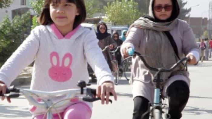 نقد و بررسی فیلم دوچرخههای افغانی محصول سال 2018 | چیبینو