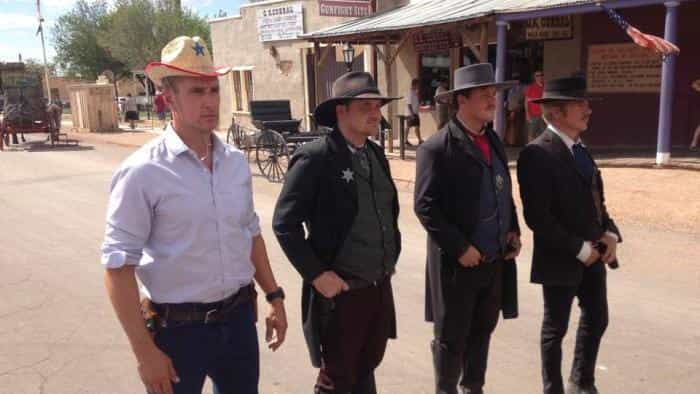 نقد و بررسی سریال سفر در زمان با برایان آنگر (2015)