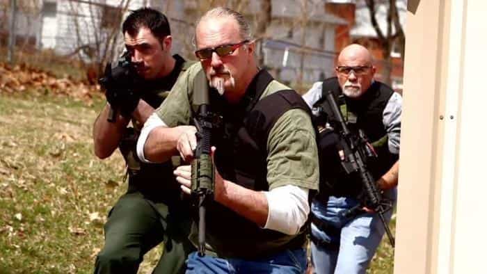 نقد و بررسی سریال موسیقی خارج از قانون (2015) | چی‌بینو