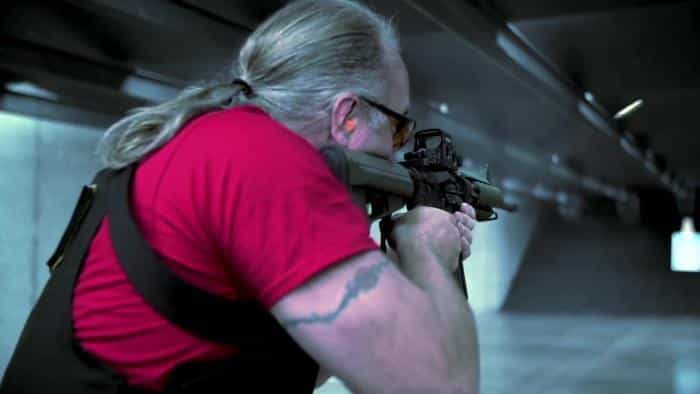 نقد و بررسی سریال موسیقی خارج از قانون (2015) | چی‌بینو