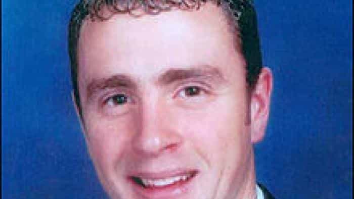 نقد و بررسی فیلم مرد با دستمال قرمز محصول سال 2017 | چیبینو