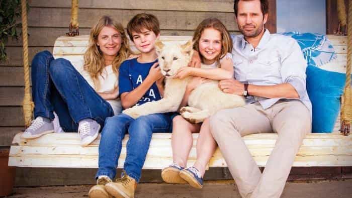 نقد و بررسی فیلم میا و شیر سفید محصول سال 2018 | چی‌بینو