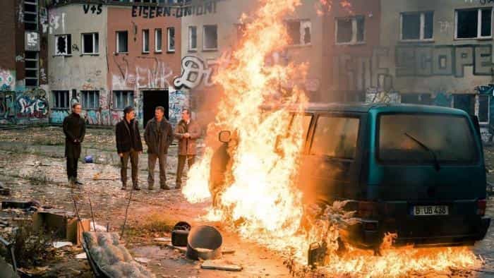 نقد و بررسی فیلم چهار نفر علیه بانک محصول سال 2016 | چی‌بینو