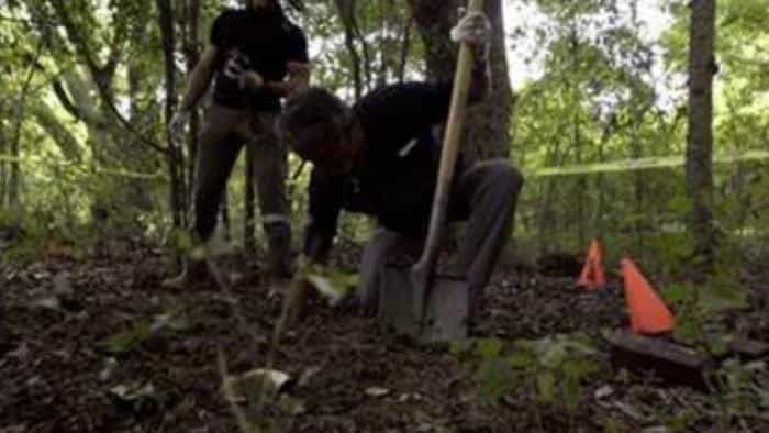 نقد و بررسی سریال میدان‌های مرگ محصول سال 2016 | چی‌بینو