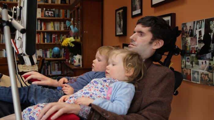 نقد و بررسی فیلم هنوز تاریک نشده محصول سال 2016 | چی‌بینو